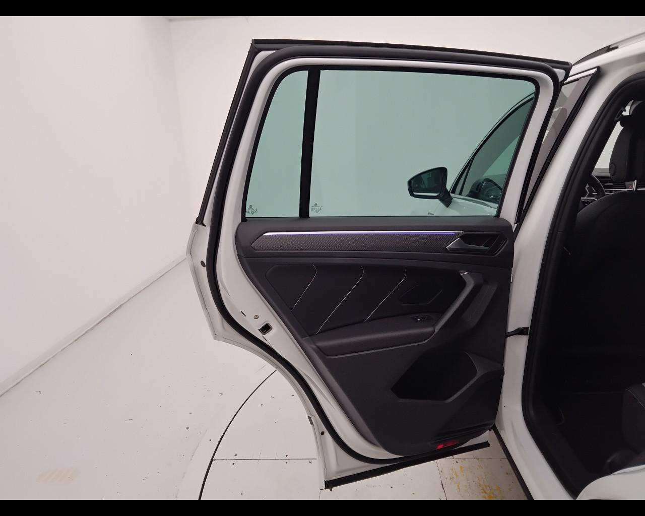 VOLKSWAGEN Tiguan II 2021 - Tiguan 2.0 tdi R-Line 4motion 150cv dsg