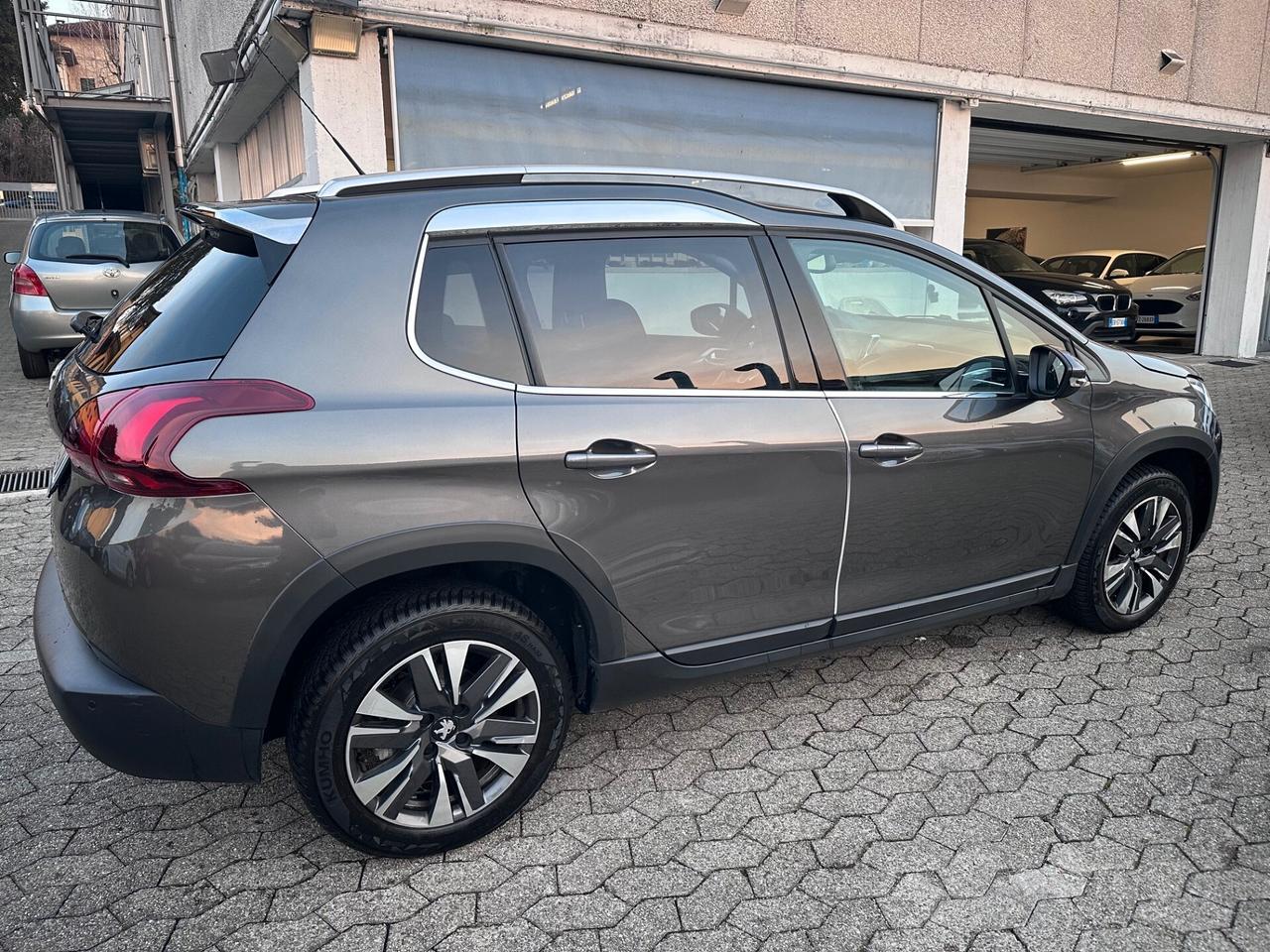 Peugeot 2008 PureTech 82 Allure*EURO6*28.000KM*