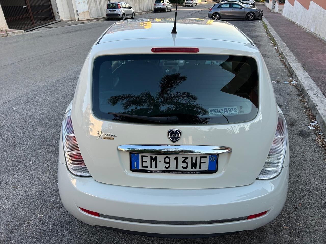 Lancia Ypsilon 1.3 MJT 75 CV Unyca