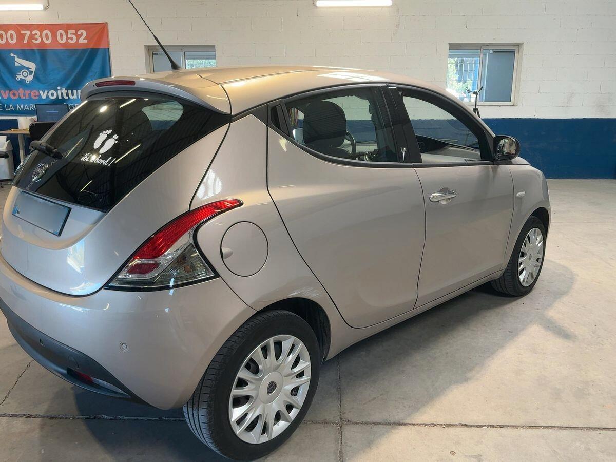 Lancia Ypsilon 1.2 69 CV 5 porte S&S Silver