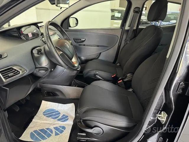 Lancia Ypsilon 1.0 firefly hybrid Gold KM CERT