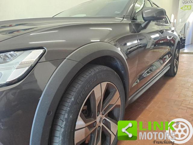 VOLVO V60 Cross Country 2.0 B4 D 211H 195 MHEV HYBRID PLUS AWD AUTOMATICA