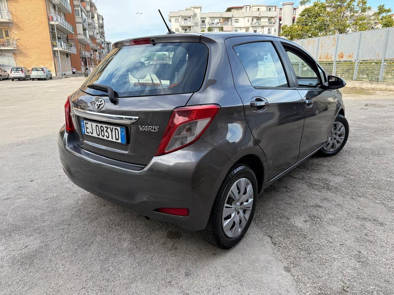Toyota Yaris 1.0 5 porte