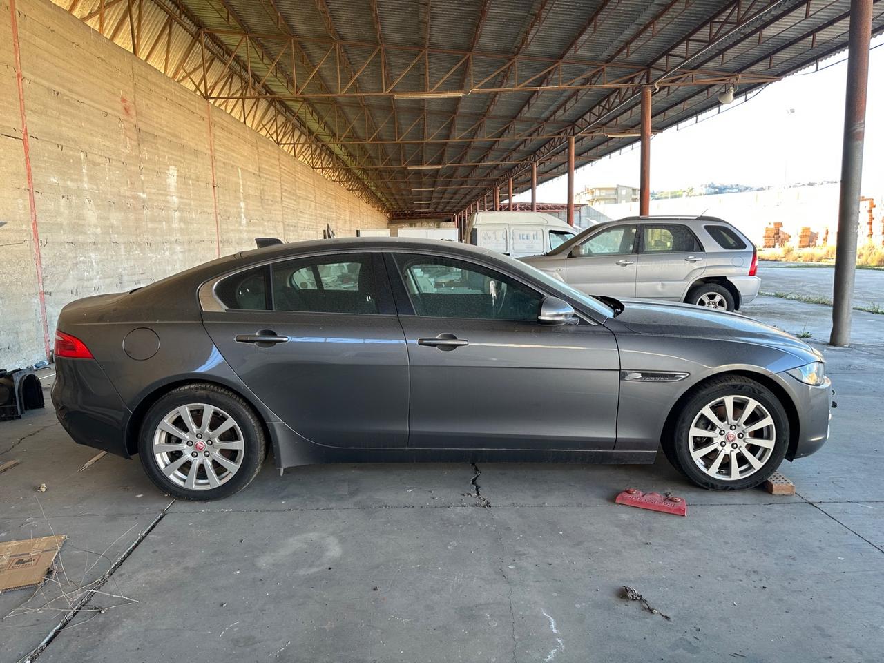 Jaguar XE 2.0 D Turbo Pure