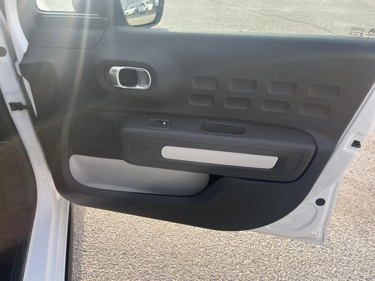 Citroen C3 BlueHDi Shine abbinata a Carrattrezzi