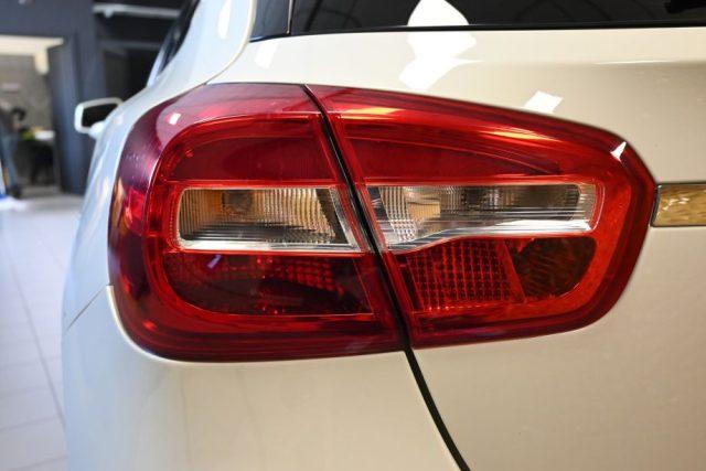 MERCEDES-BENZ GLA 180 D EXECUTIVE AUT.TEL CERCHI 17"VETRI SCURI SED.RISC