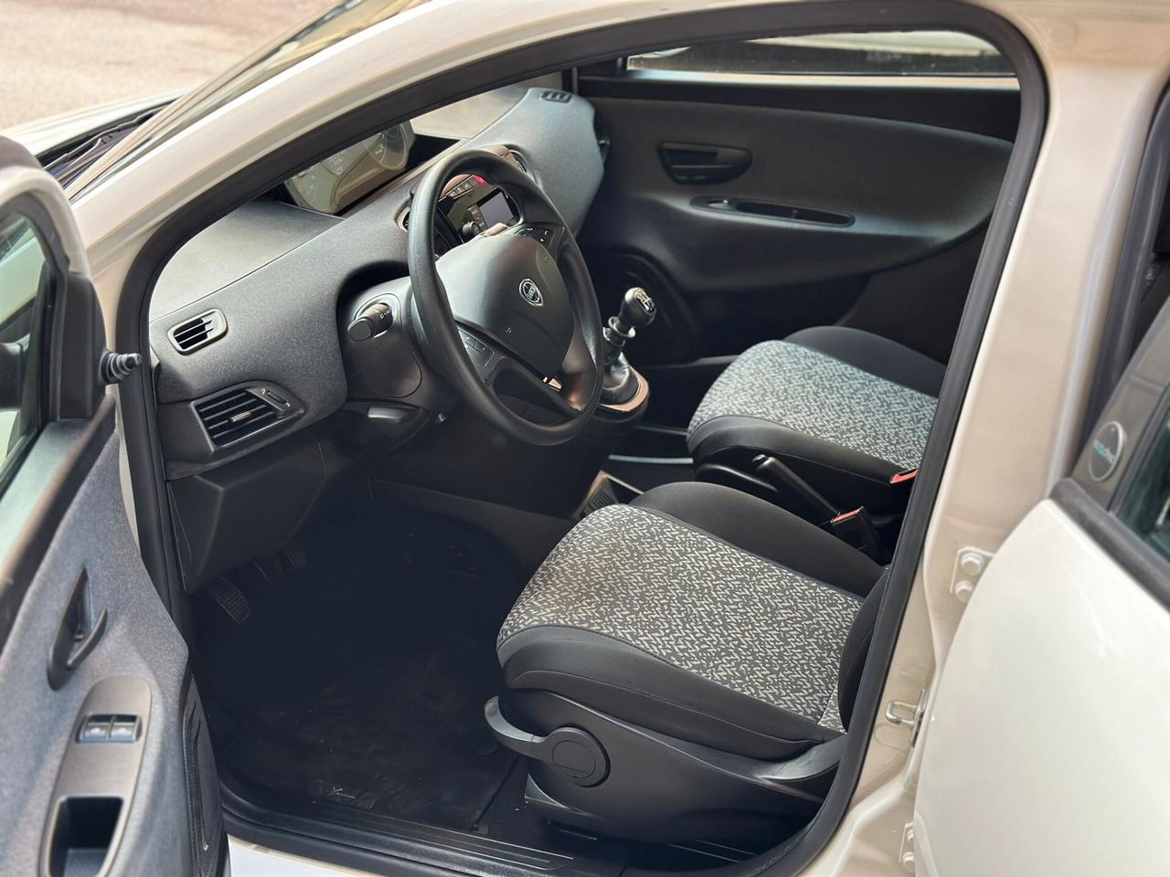 Lancia Ypsilon 1.0 5 porte Hybrid Ecochic Gold