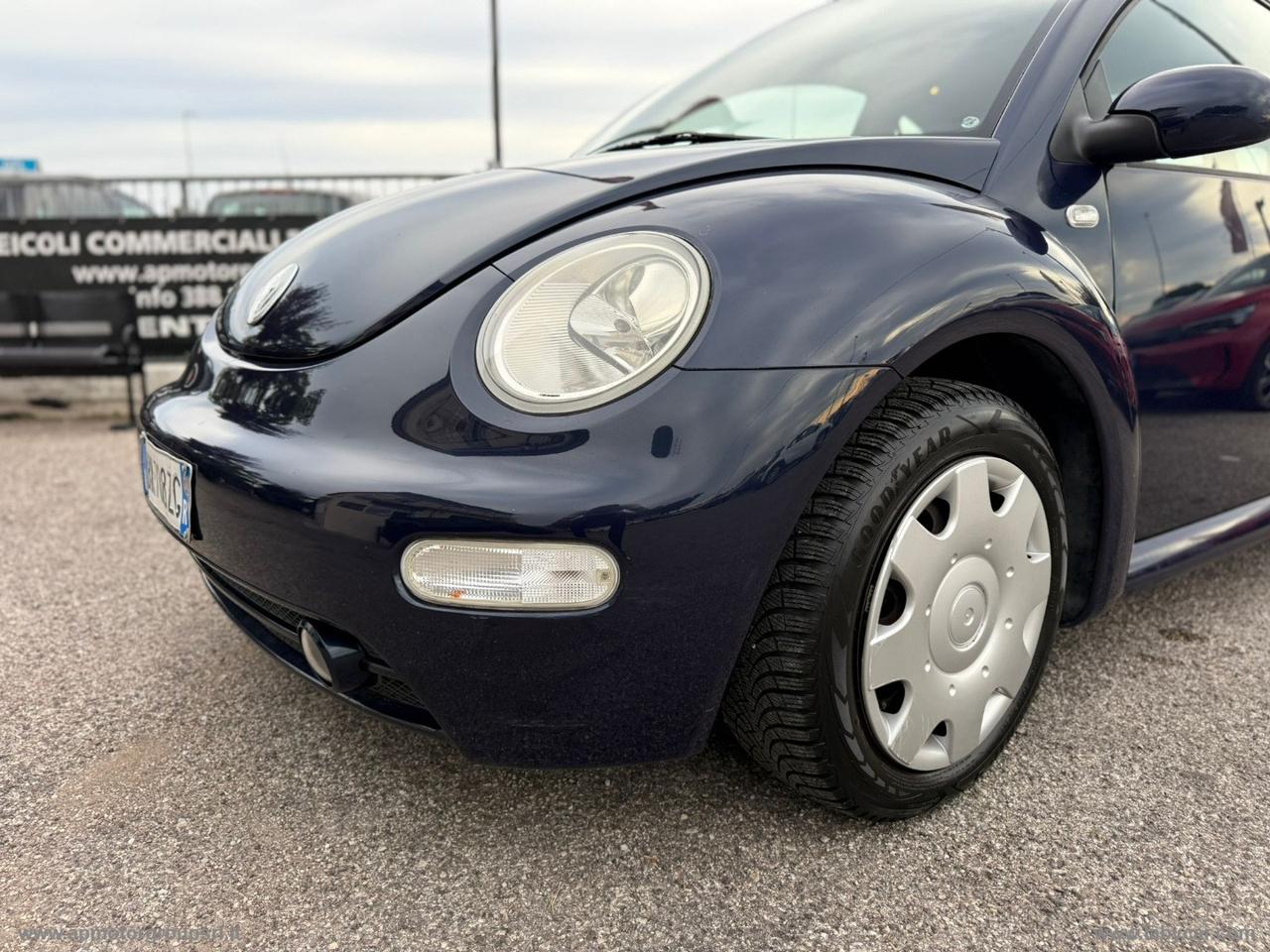 VOLKSWAGEN New Beetle 1.6