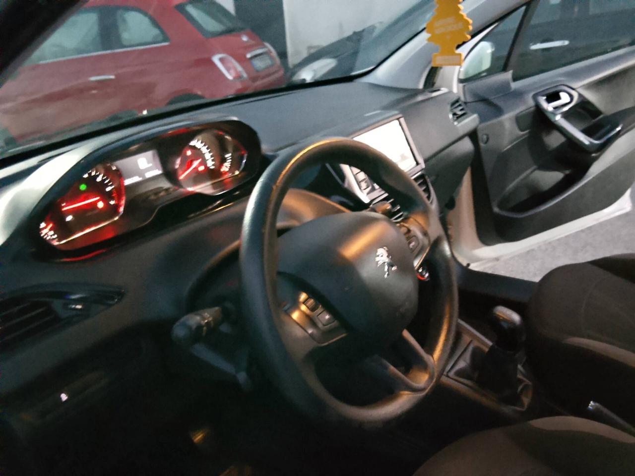 Peugeot 208 anche SENZA BUSTA PAGA