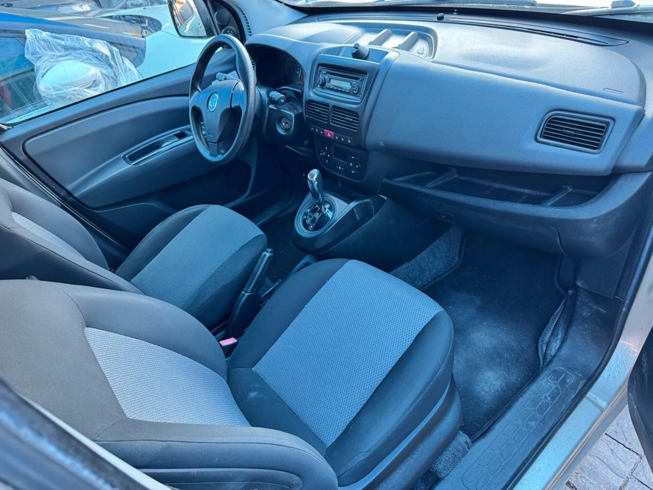 Fiat Doblo 5 posti automatico