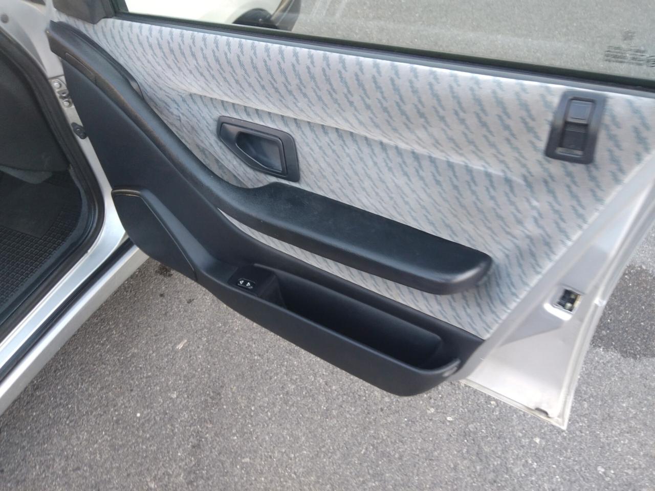 Peugeot 306 1.6i 88cv cat 5 porte XT x neopatentati