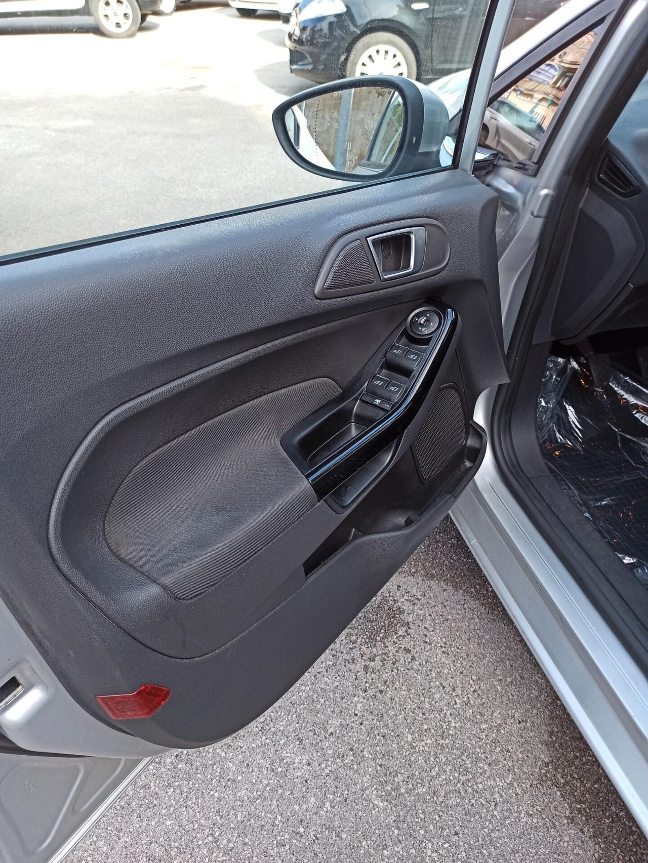 Ford Fiesta 1.5 TDCi 75CV 5 porte Titanium