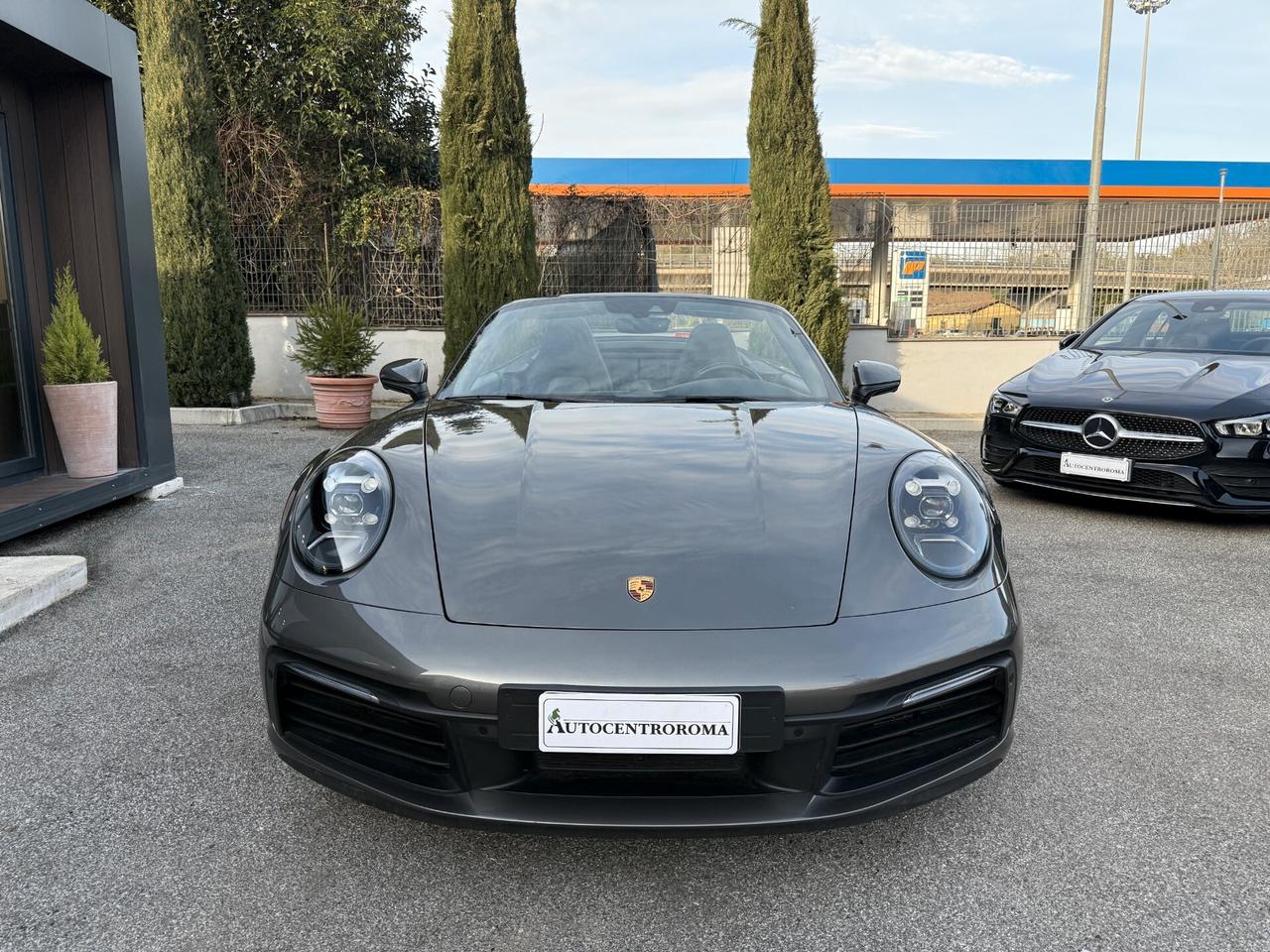 Porsche 911 992 Carrera 4 Cabrio auto