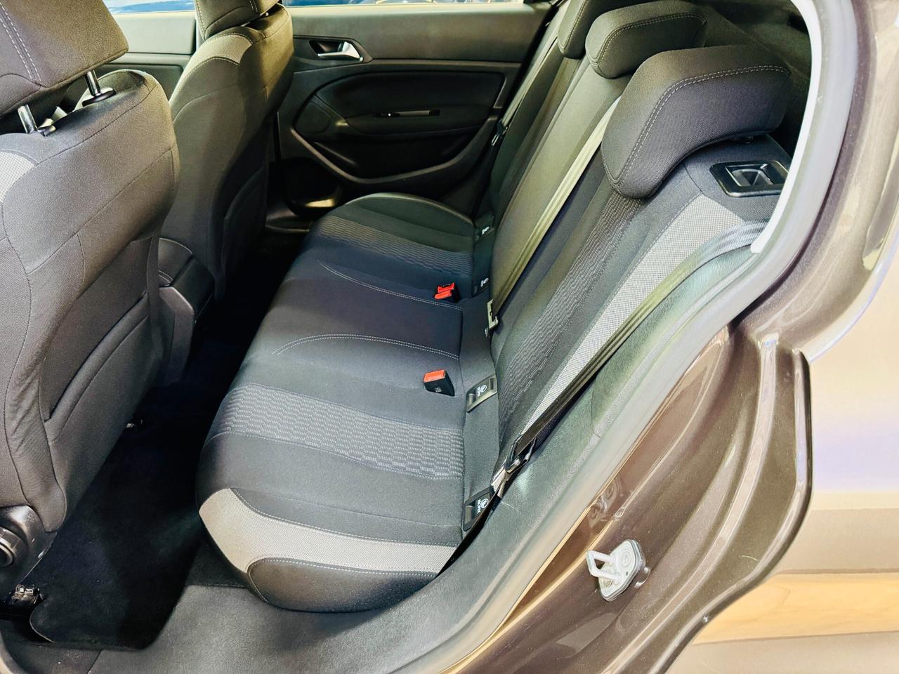 Peugeot 308 Active 110 Cv - Navi / R.Camera