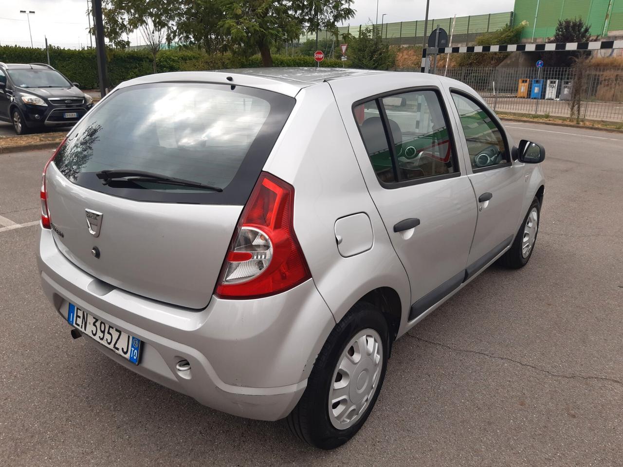 Dacia Sandero 1.2 16V GPL 75CV Embleme