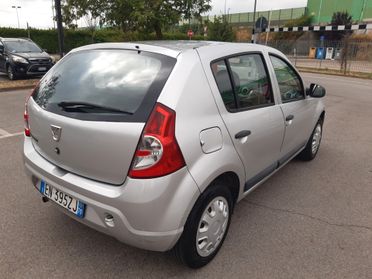 Dacia Sandero 1.2 16V GPL 75CV Embleme