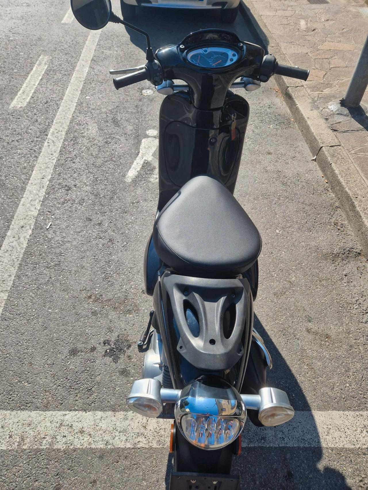 Aprilia Scarabeo 50 2T Street Nero (250)