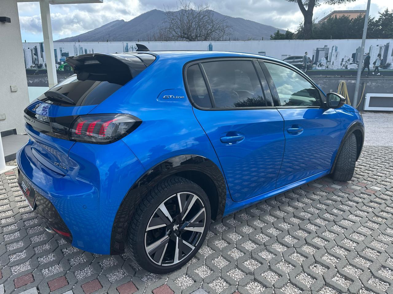 Peugeot 208 1.2 puretech GT Line s&s 100cv eat8
