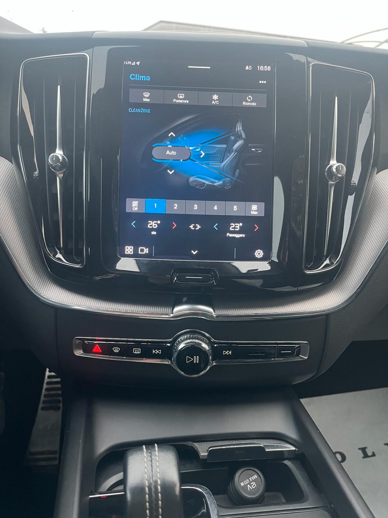 Volvo XC 60 XC60 B4 (d) automatico MOMENTUM PRO