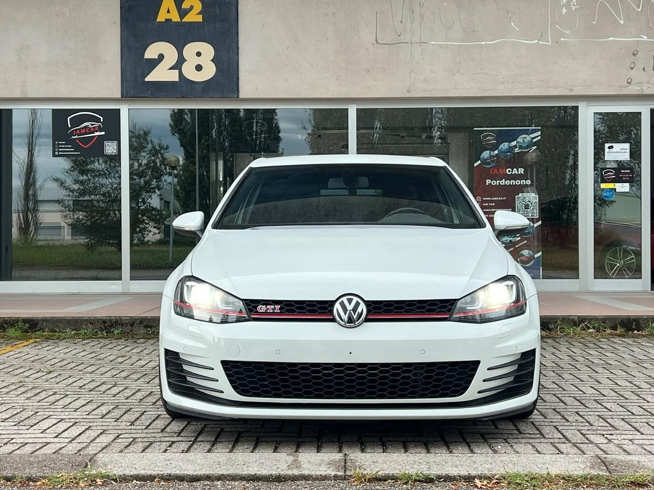 Volkswagen Golf GTI Performance 2.0 TSI 3p. 230cv