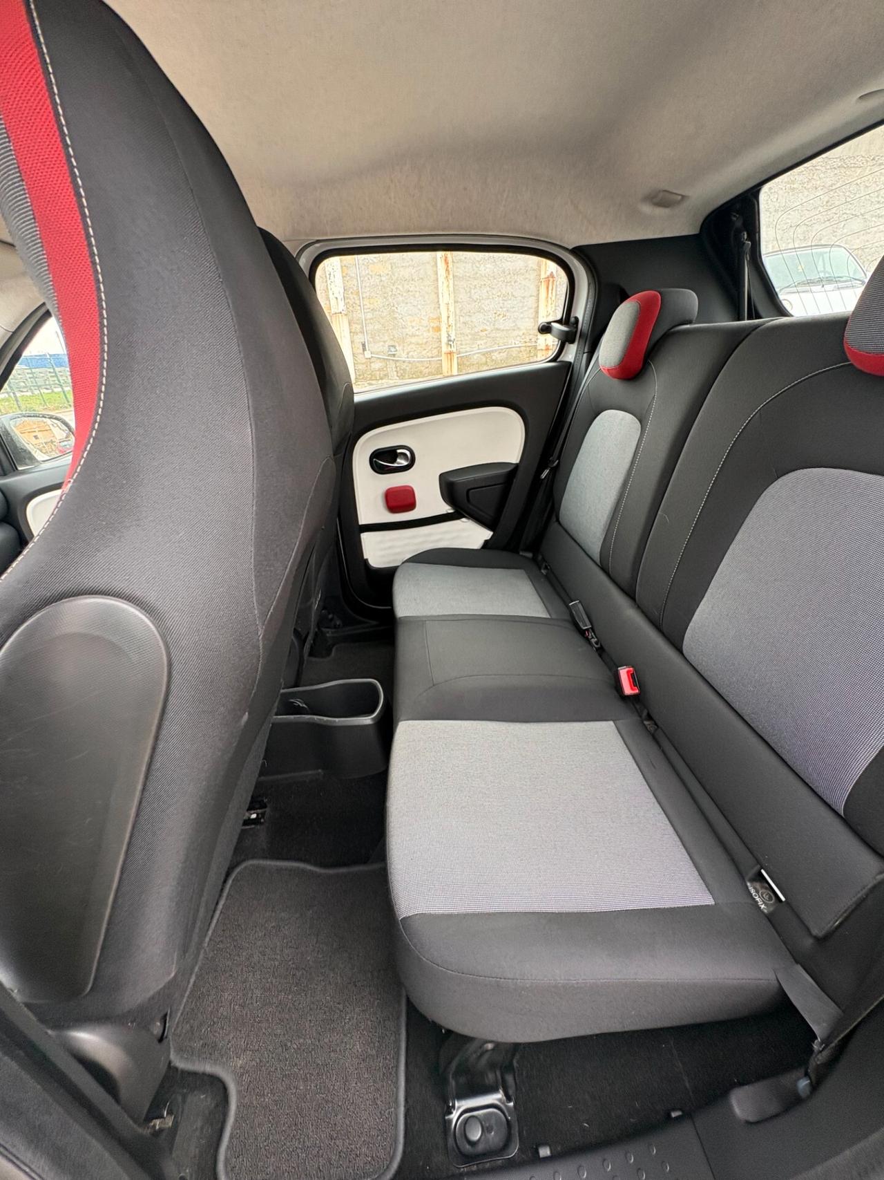 Vendesi Renault Twingo 1.0 Benzina Anno 2015