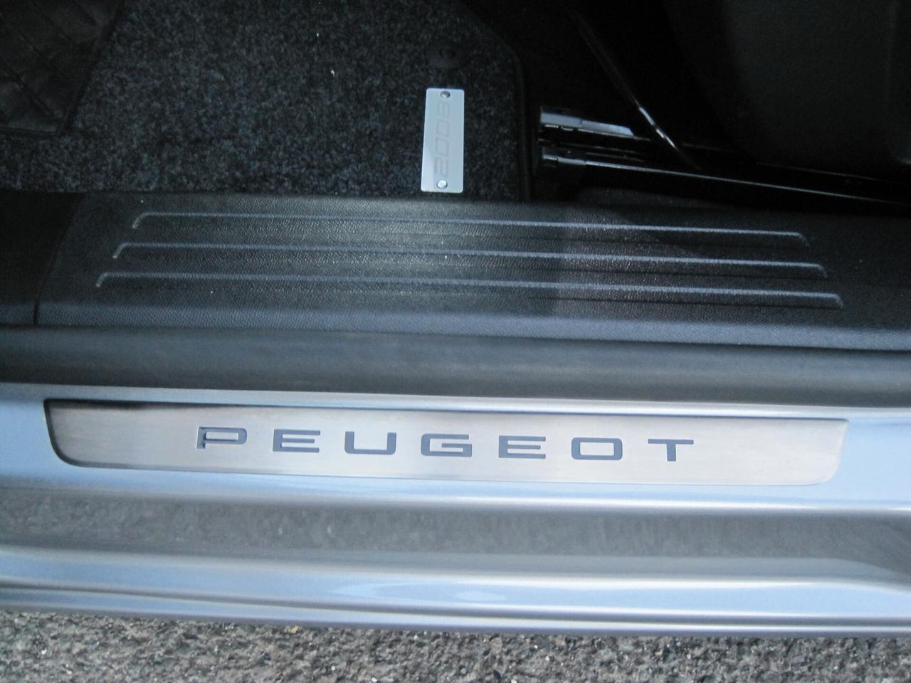 Peugeot 2008 PureTech 130 S&S EAT8 GT