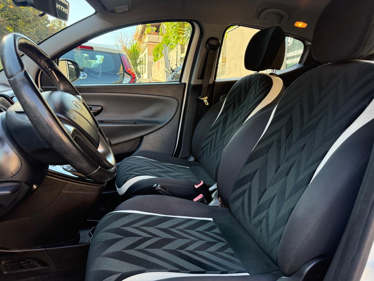 Lancia Ypsilon 1.2 69 CV 5 porte GPL Ecochic Gold