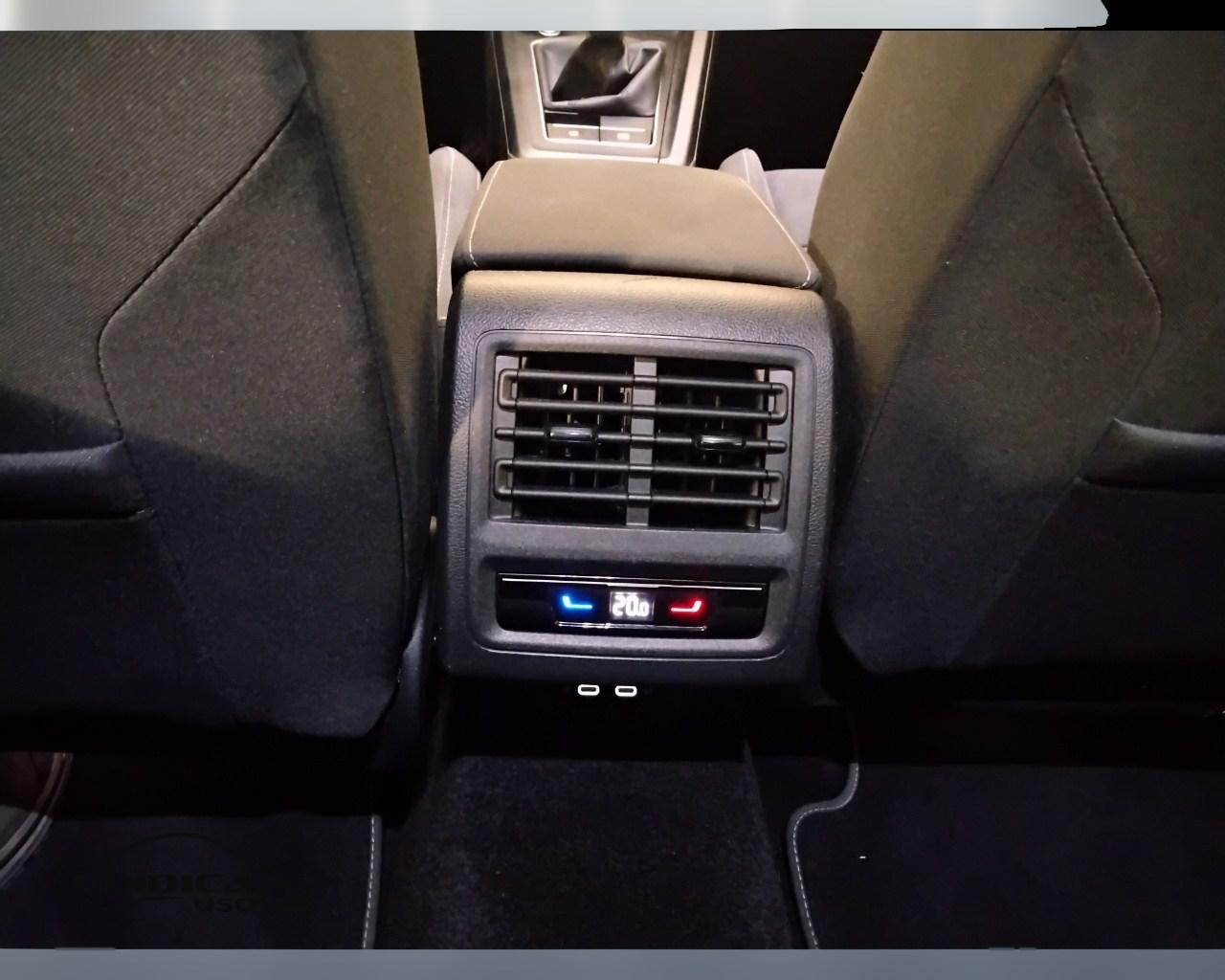 VOLKSWAGEN Golf VIII 2020 - Golf 1.5 tgi Style 130cv