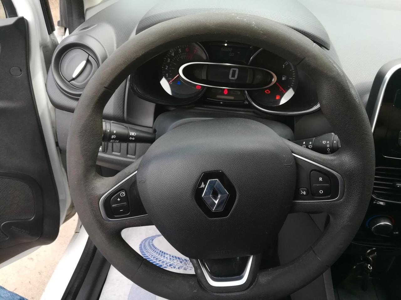 Renault Clio 1.2 75CV 5 P . OK NEOPATENTATI