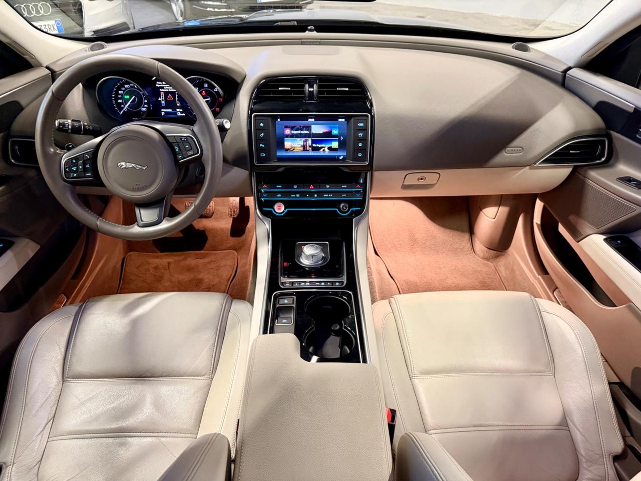 Jaguar XE 2.0 D Turbo aut. Prestige