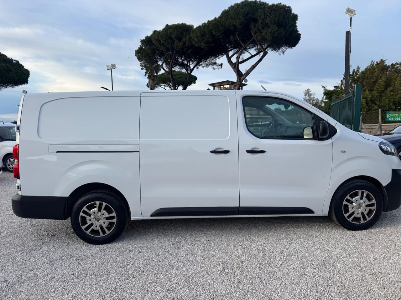 Opel Vivaro passo lungo trasporto farmaci HACCP