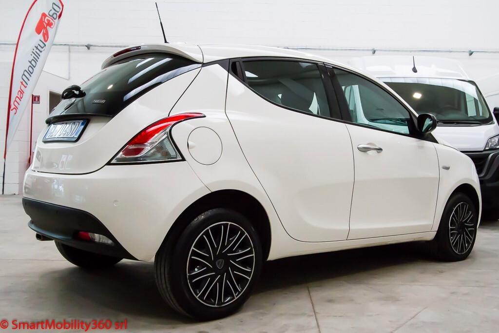 Lancia Ypsilon 1.0 FireFly 5 porte S&S Hybrid Gold