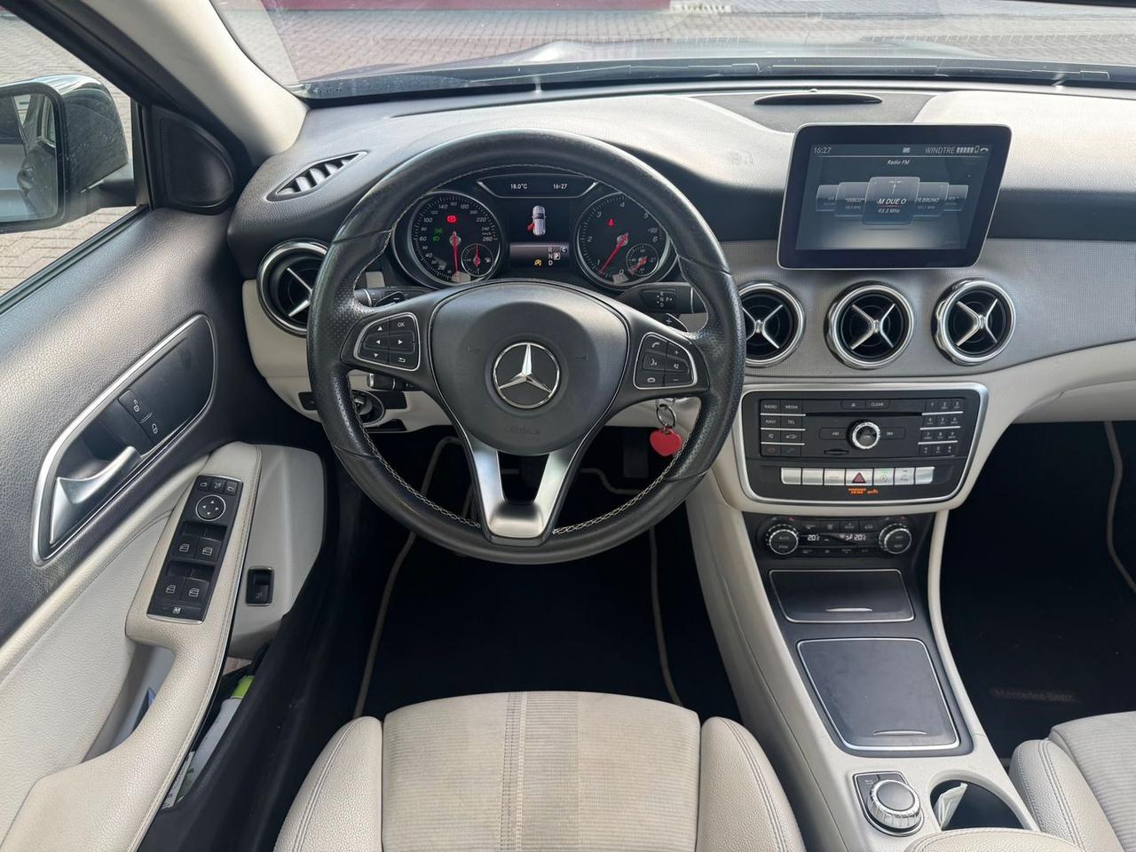 Mercedes-Benz GLA 200 Premium GLA 200 D TET #9904