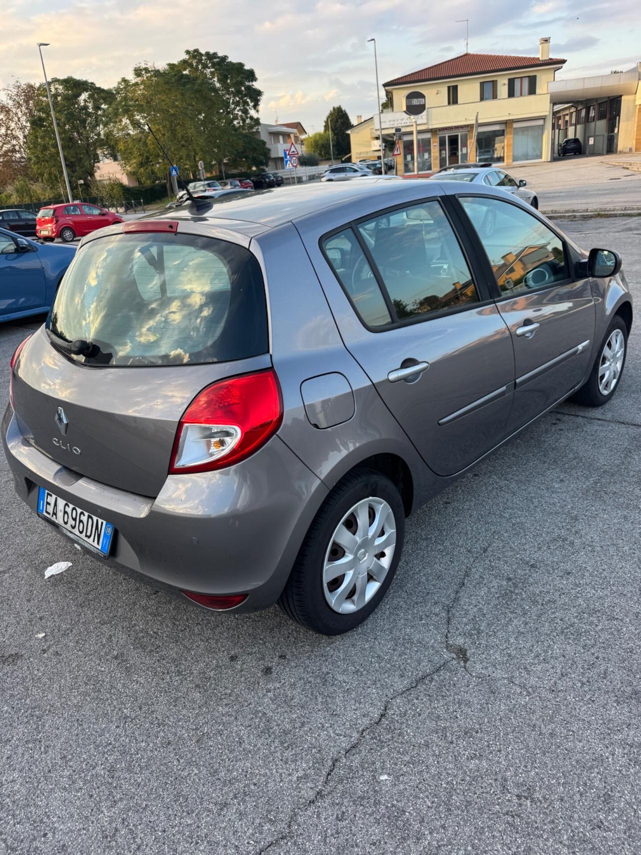 Renault Clio 1.2 16V automatica