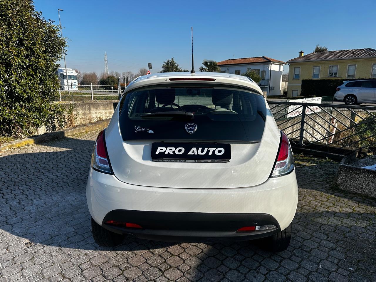 Lancia Ypsilon 0.9 TwinAir 85 CV 5 porte Metano Ecochic Elle