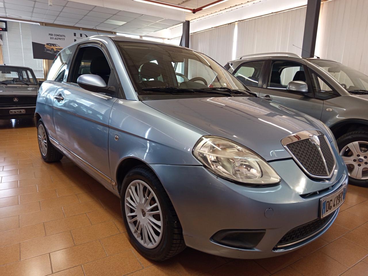 Lancia Ypsilon 1.2 Argento 121 Mila chilometri ok neopatentati
