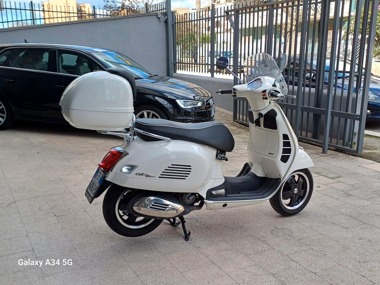 PIAGGIO VESPA GTS HPE 300