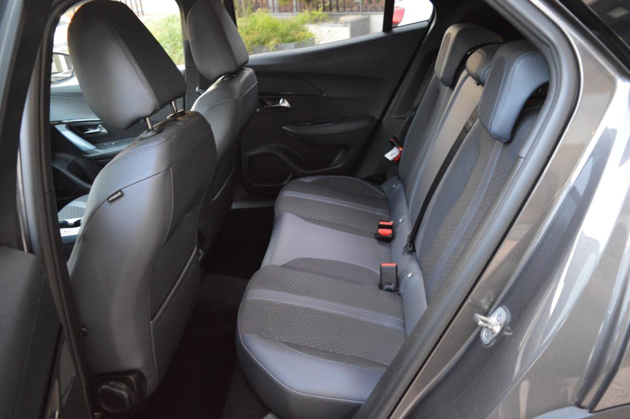 Peugeot 2008 BlueHDi 130 S&S EAT8 Allure Navi Pack