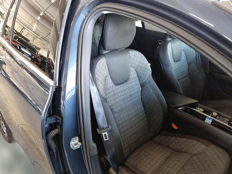VOLVO V60 B4 D AUTOM. MOMENTUM BUSINESS PRO MY22 STATION WAGON