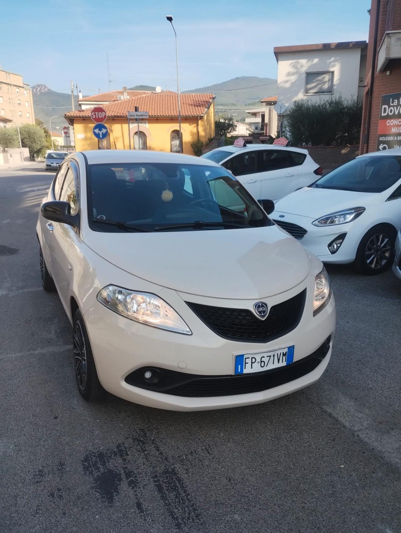Lancia Ypsilon 1.2 69 CV 5 porte S&S Gold