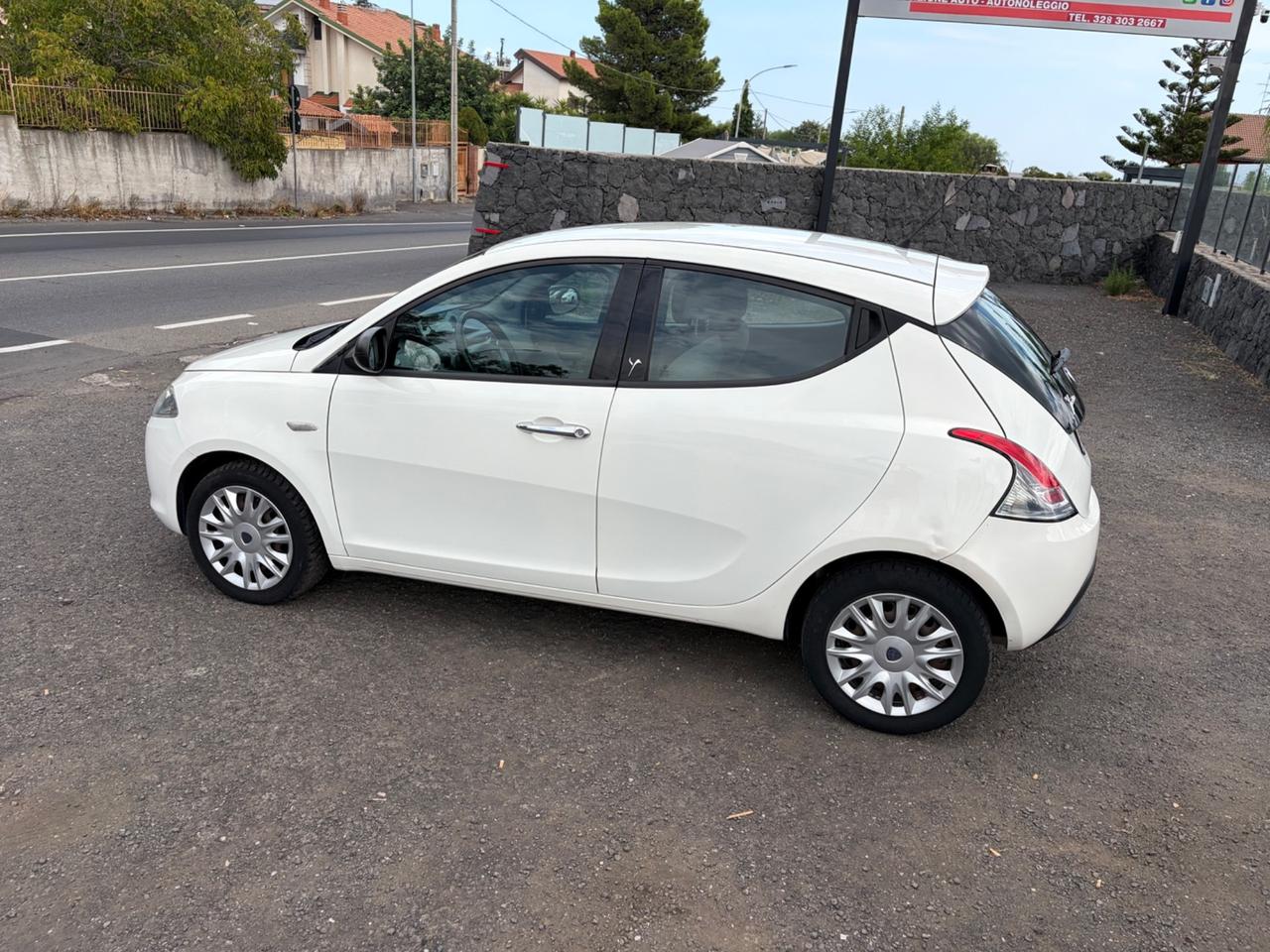 Lancia Ypsilon 1.2 69 CV 5 porte S&S Silver
