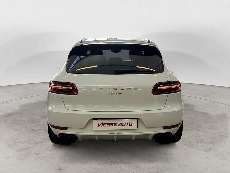 Porsche Macan -