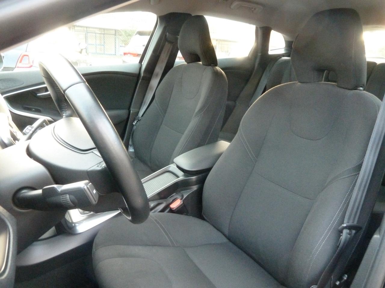 Volvo V40 Cross Country D2 1.6 Momentum