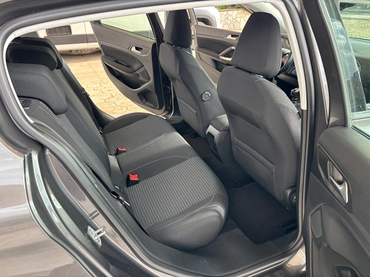 Peugeot 308 BlueHDi 130 S&S Business