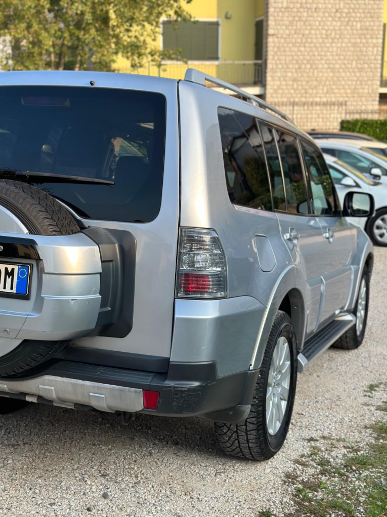 Mitsubishi PAJERO 3.2 DI-D 7POSTI TETTO 16V 5P INSTYLE