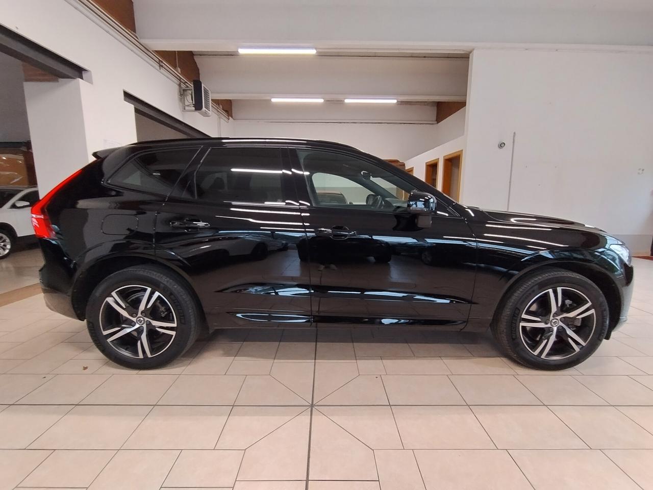 Volvo XC 60 XC60 B4 AWD R-design- 2020