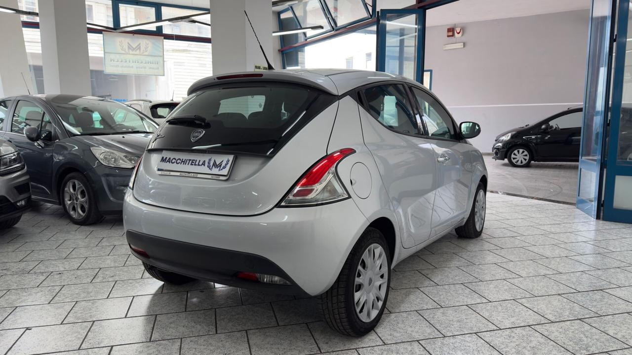 Lancia Ypsilon 1.2 69 CV 5 porte S&S Silver