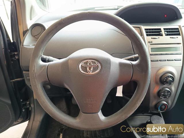 TOYOTA Yaris 1.0 5 porte Sol