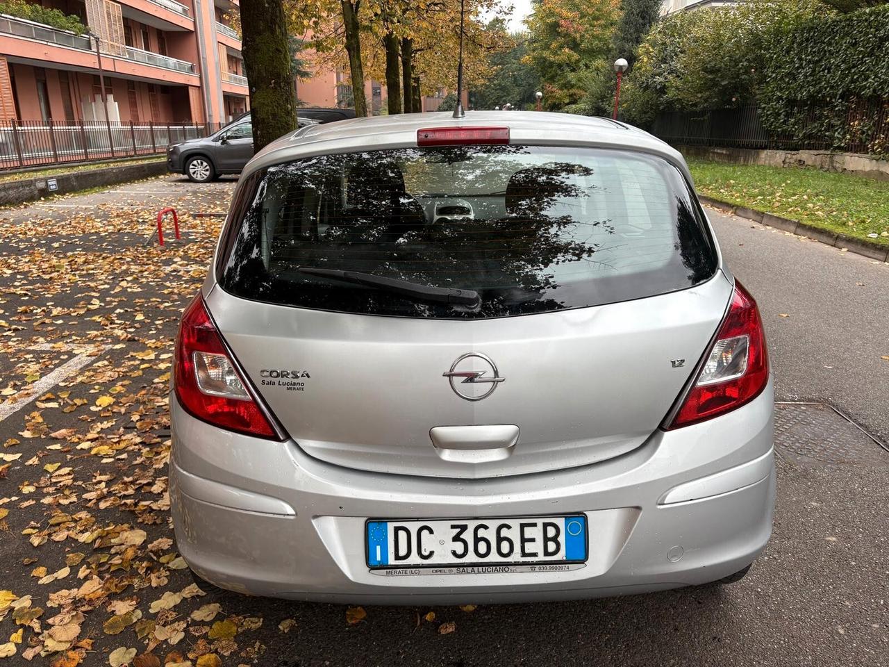 Opel Corsa 1.2 5 porte Cosmo benzina