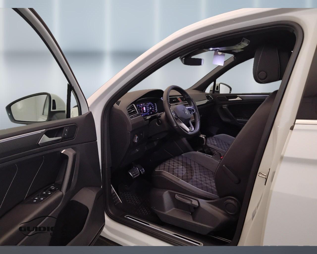 VOLKSWAGEN Tiguan II 2021 - Tiguan 2.0 tdi R-Line 150cv dsg
